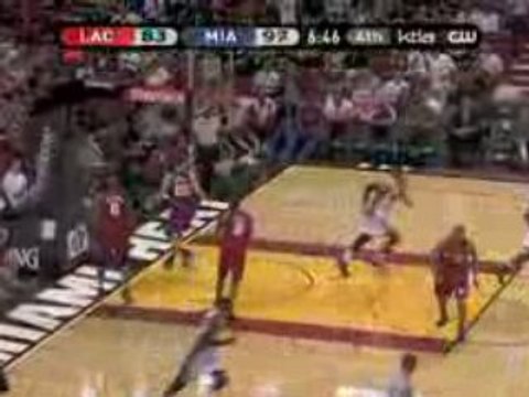 NBA Dwyane Wade sells the fake and finds Michael Beasley