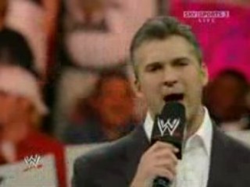 WWE Raw 02/02 - Première partie : Shane McMahon sur le ring
