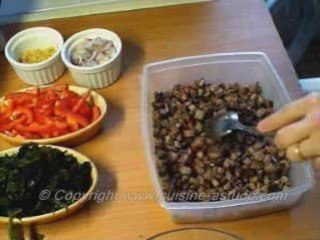 boeuf sauté parfumé au gingembre aux nouilles et algues