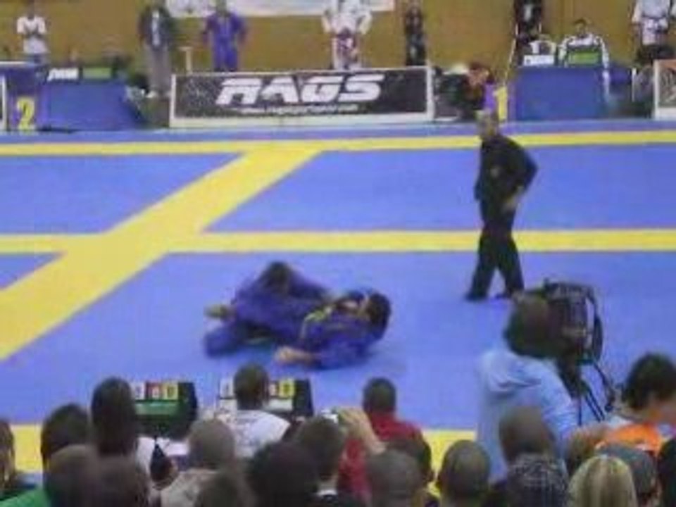 Braulio estima vs alexandre souza finalemeiopesadoeurope2009