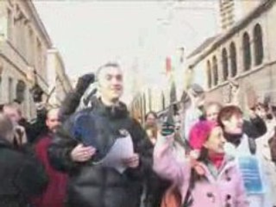 Lancer de chaussures sur le ministère de la recherche