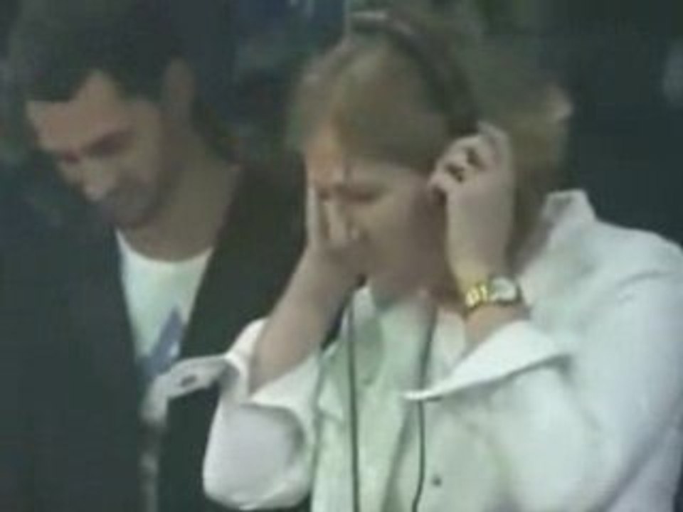 בעמדת התקליטן  די ג'י ציפי לבני