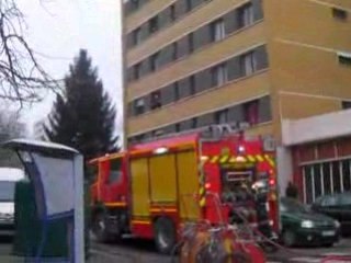 Une ambulance prend feu aux Provinces françaises à Maubeuge