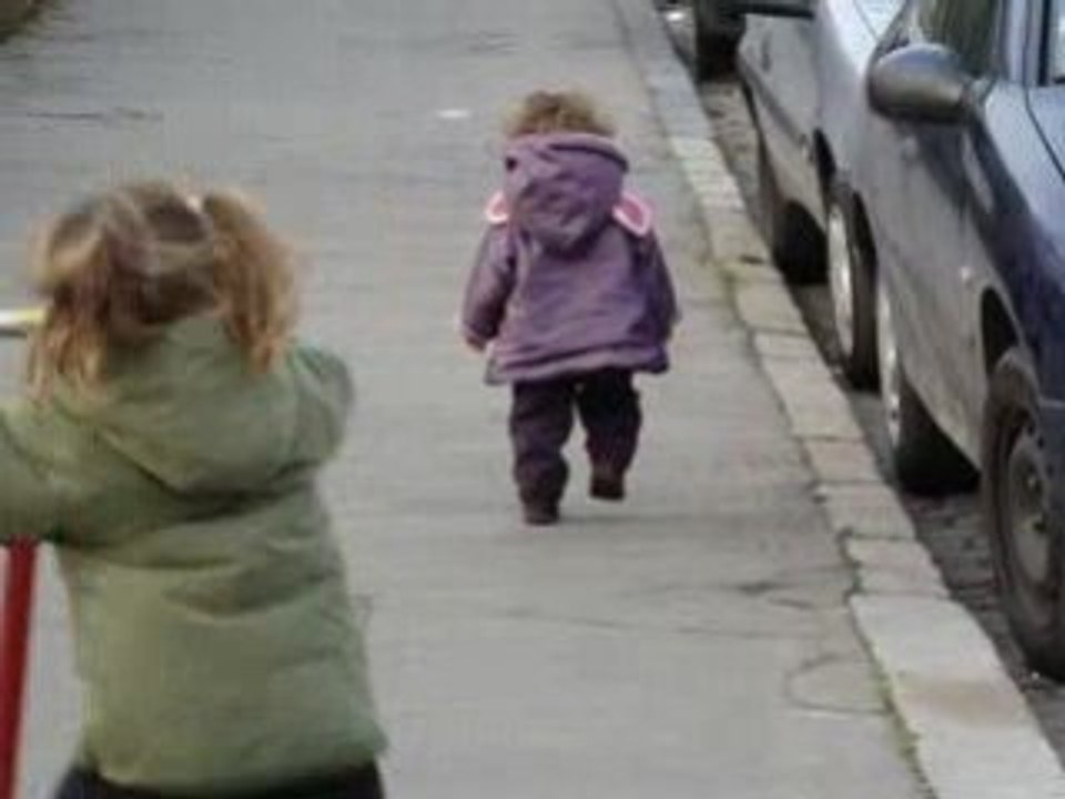 camille qui marche