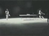 Bruce Lee joue au ping pong avec un nunchaku !!!