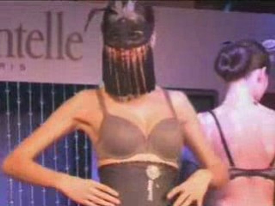 Salon international de la lingerie-Défilé Chantelle-le noir