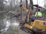 création d'une piste enduro debardage a la mini pelle