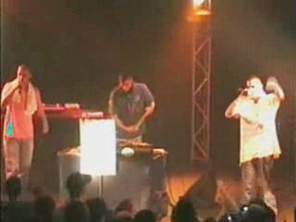 2 sang froid sur scene safi et médy