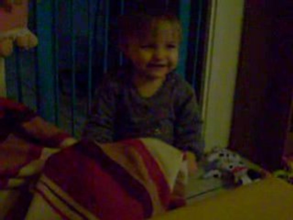 marion joue à coucou me voilà