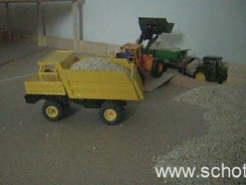 Dump Truck Perlini T32 in Aktion RC 1:32