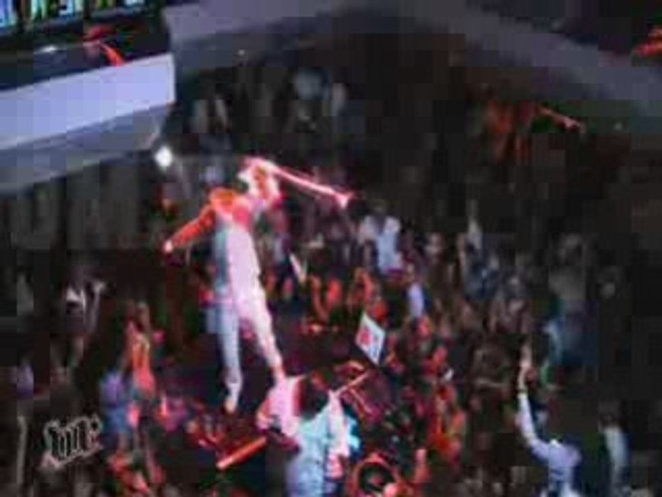 NE-YO AT VIP ROOM