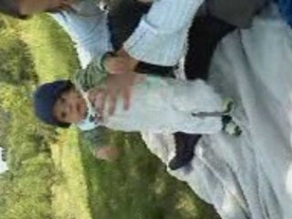 27avril à reals bébé marche à 2mois et demi