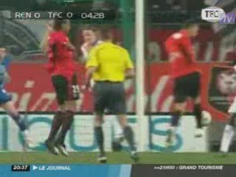 Foot : Cédric Carrasso passe du violet aux bleus !