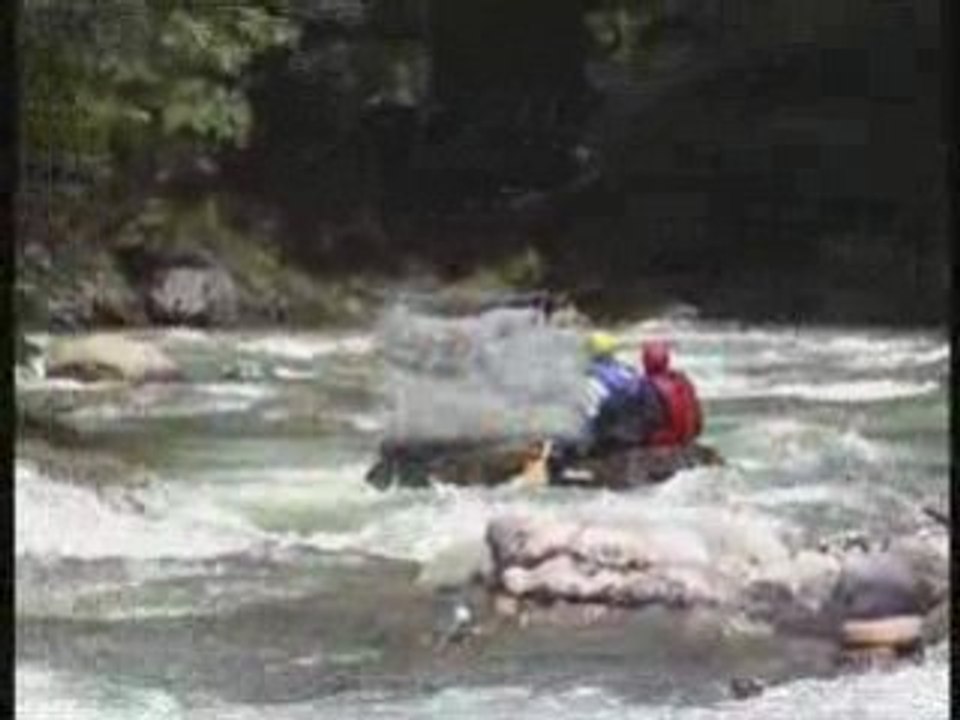 Próchno w kajaku - rzeka Kelchsauer Ache , Austria WW IV