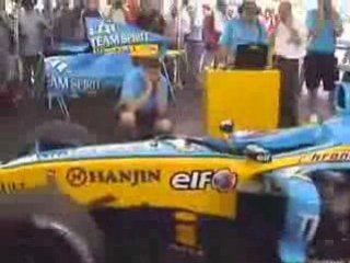La Renault F1 chante "god save the Queen"