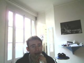 Wiwi égratigne "How bizarre"