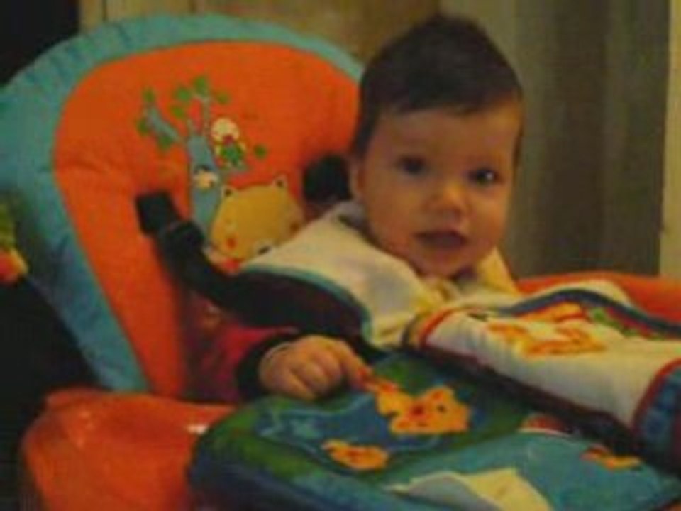 me voici dans ma belle chaise !!!