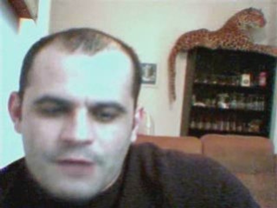 les berberes envahissent la tour effeil