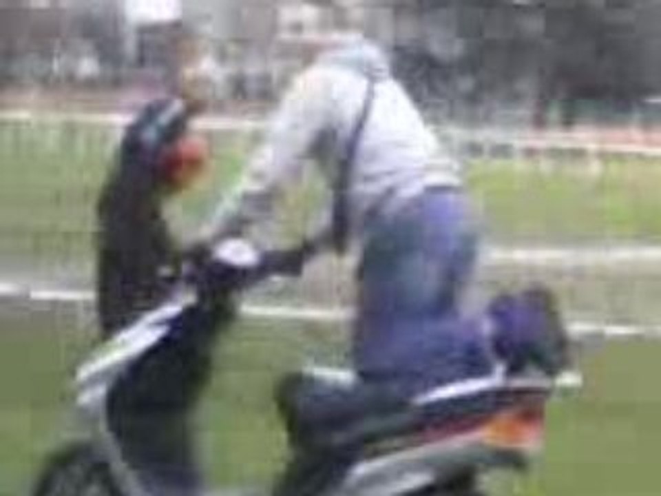 Max vs charlie se bat com des chifonier MDR