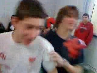 Bordel chez les 4eme5 dans les deuximes vestieres