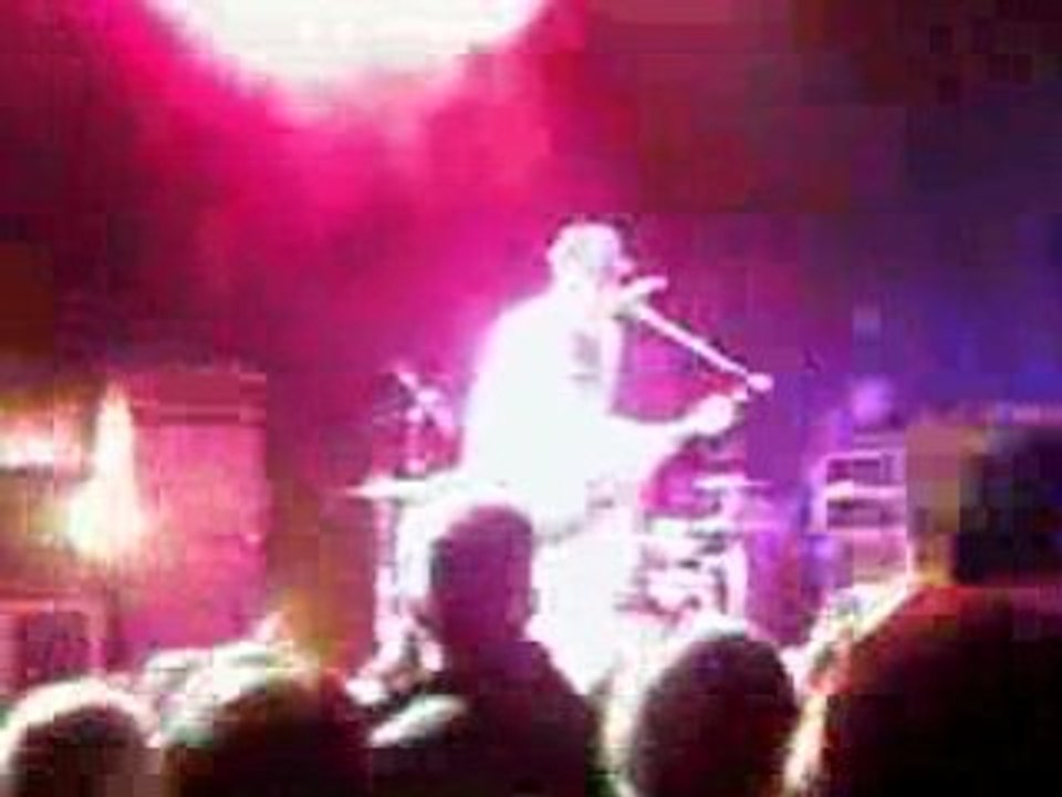 Keziah Jones - War (reprise BOB) en live perpignan