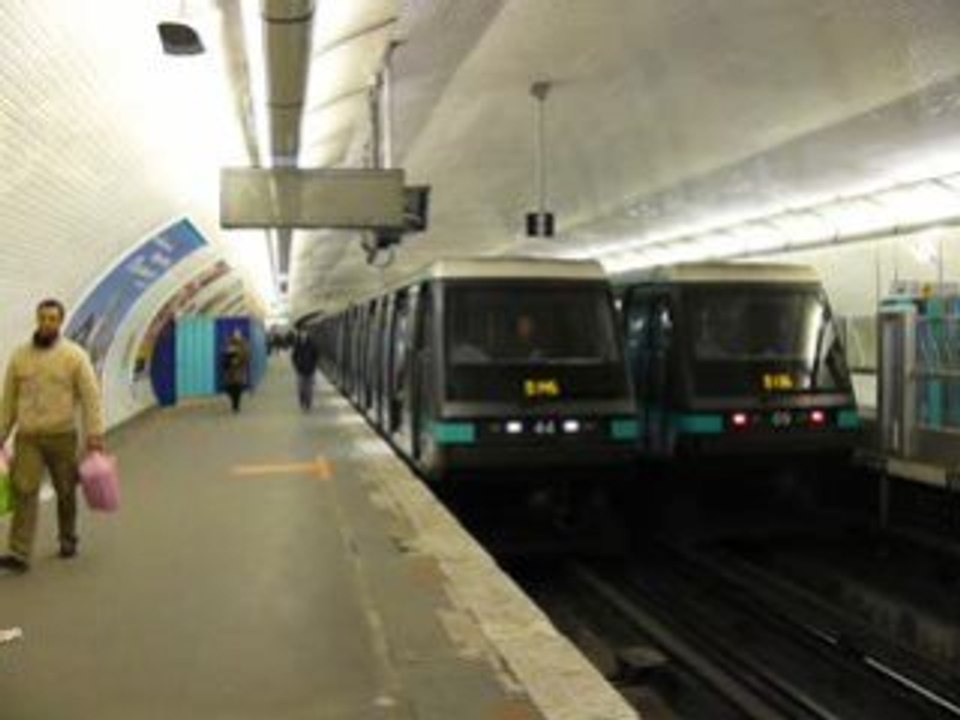 Les MP 89 CC N°s 44 et 05 à Bérault sur la ligne 1
