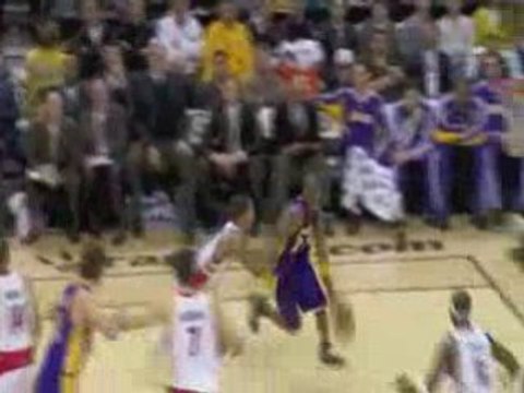 Kobe Bryant Amazing Lay-Up vs. Raptors