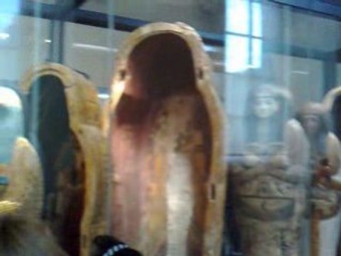 momie d'un prètre egyptien en france ..!