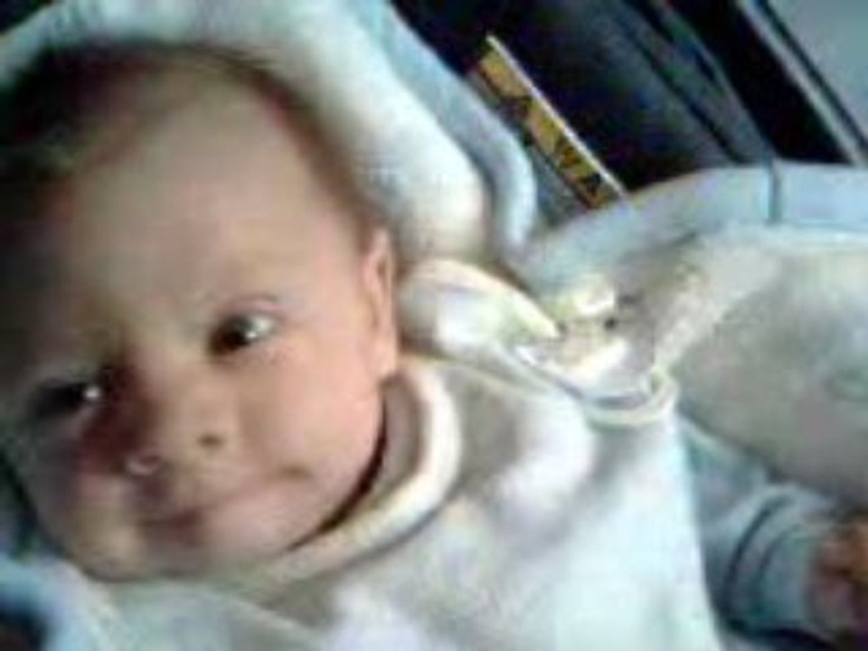 Vidéo007mon bebe 2 moi