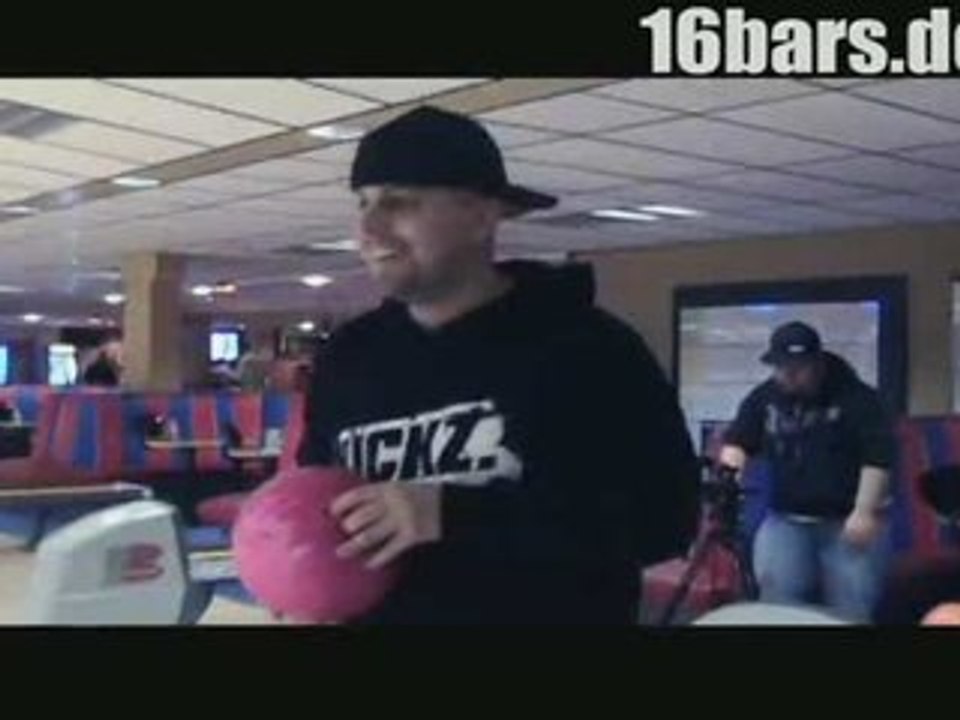 Shiml, Favorite & MontanaMax beim Bowlen (16bars.de)