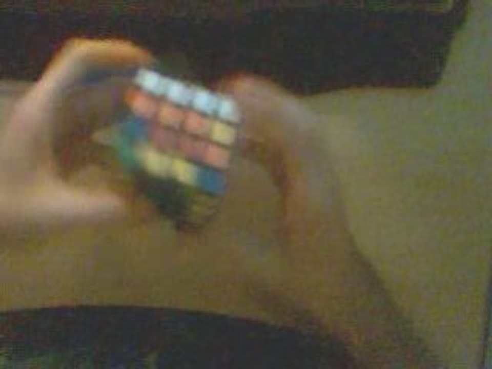 Rubik's 4x4 en 58.36 secondes