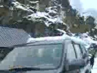 Les nains et jump dans la neige