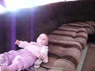 Maëlie qui s'éclate avec le chien