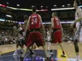 Hakim Warrick slams over Jermaine O'Neal