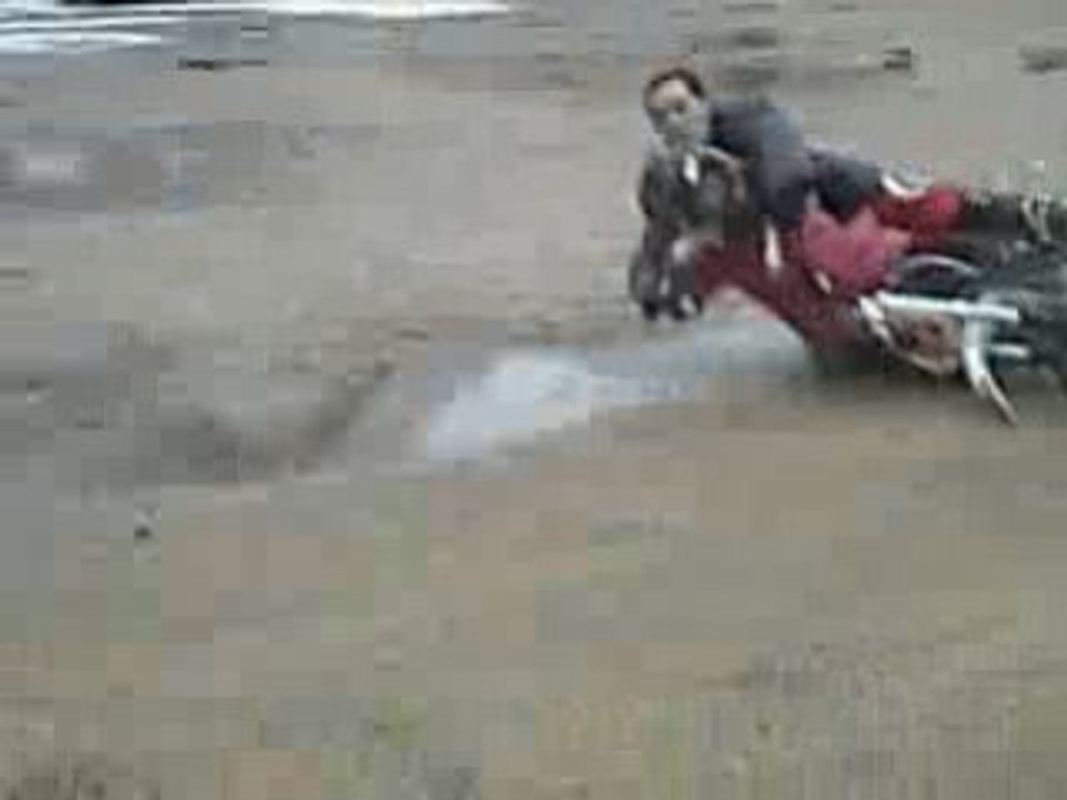 Régis fait un tour de moto a sa fille!!!!