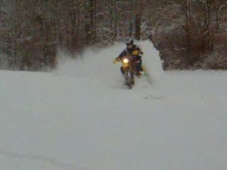 Husqvarna 125 WR dans la neige