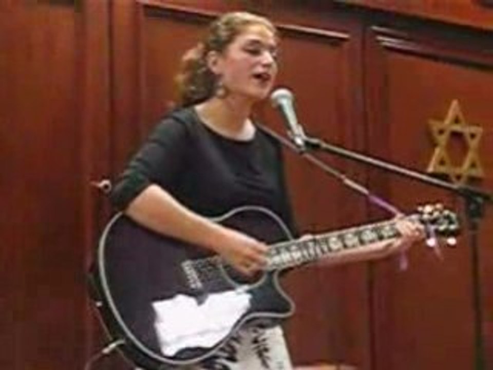 Chanale_sings__quot_Lev_Tahor_quot_