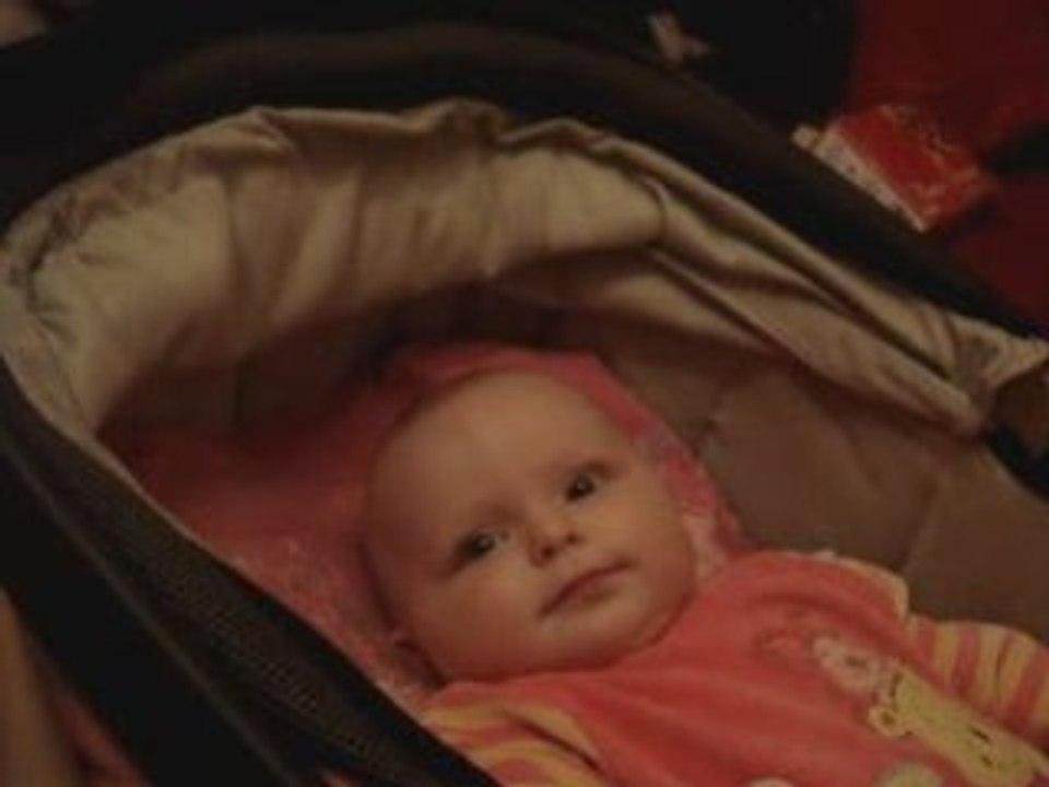 Anaïs essaie de parler