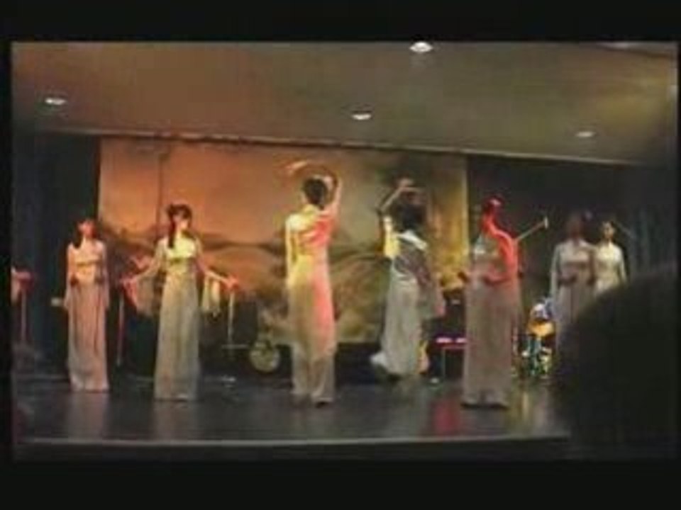 Asia Dragon Fire -.danse des fleurs