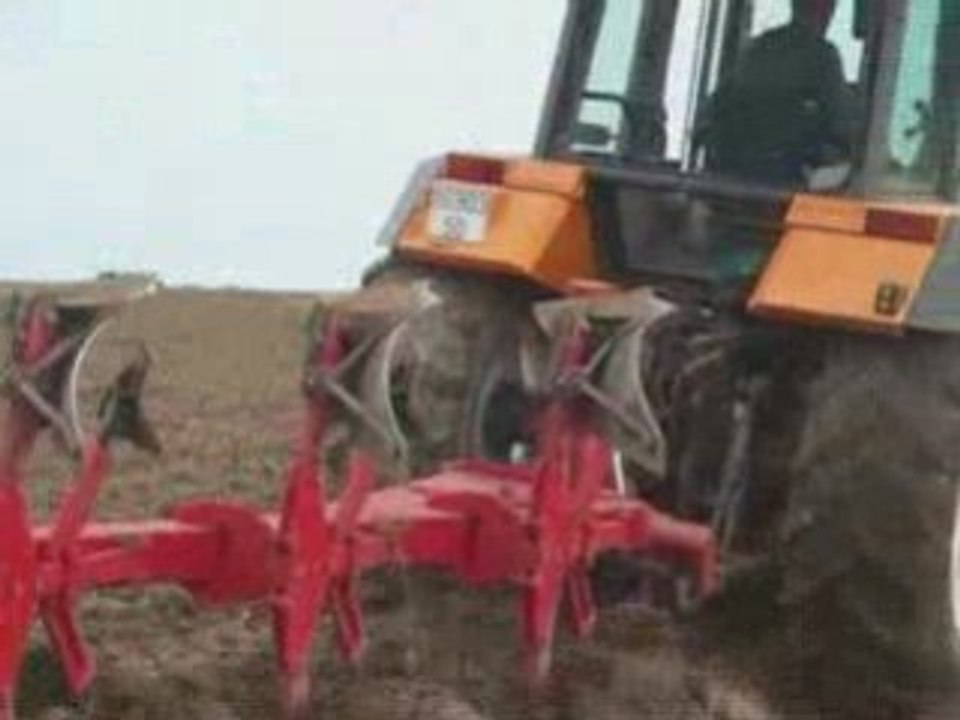 Labour 2008 avec renault et charrue poussé