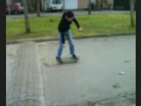 Brandon qui se casse la geule en skate