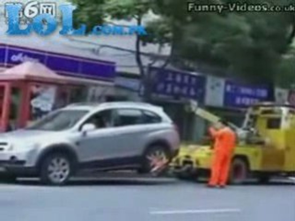 Woman refuse stohaveher cartowed