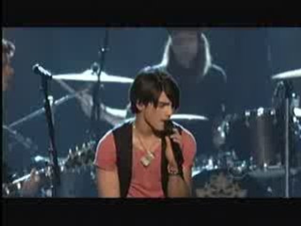 Jonas Brothers Ft. Stevie Wonder - Burning Up (Live)