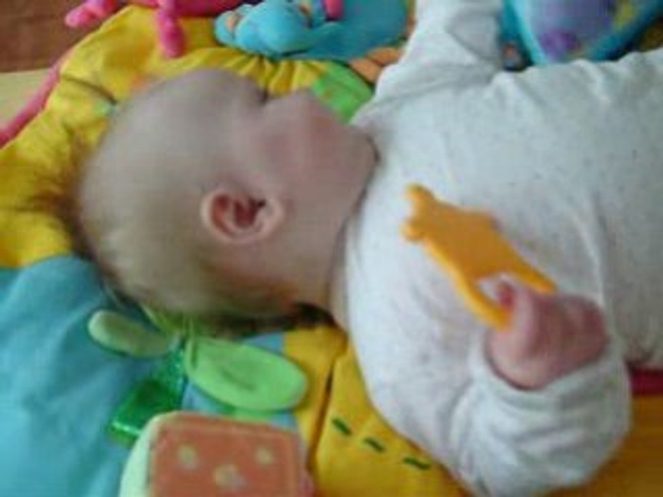 Manon et son anneau dentaire