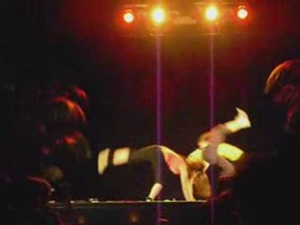 Katty , Merve &é Lauraa qui dance