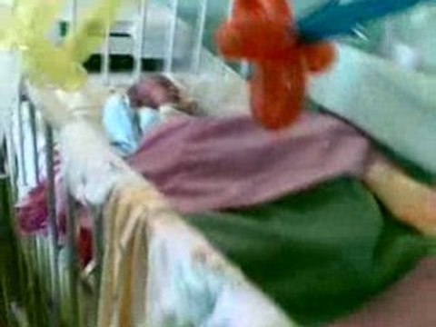 Des mamans heureuses complices des clowns !!! WOAOUU