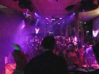 Shaking the rabbit (French Government & Vincent Amo playing)