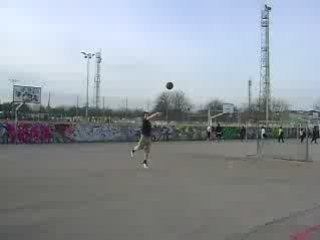 Basket  Aix - Fred depuis le milieu de terrain