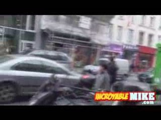 Incroyable Mike Pompes Torse nu Paris