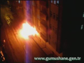 GUMUSHANEDE PARK HALINDEKI BIR ARAC YANDI